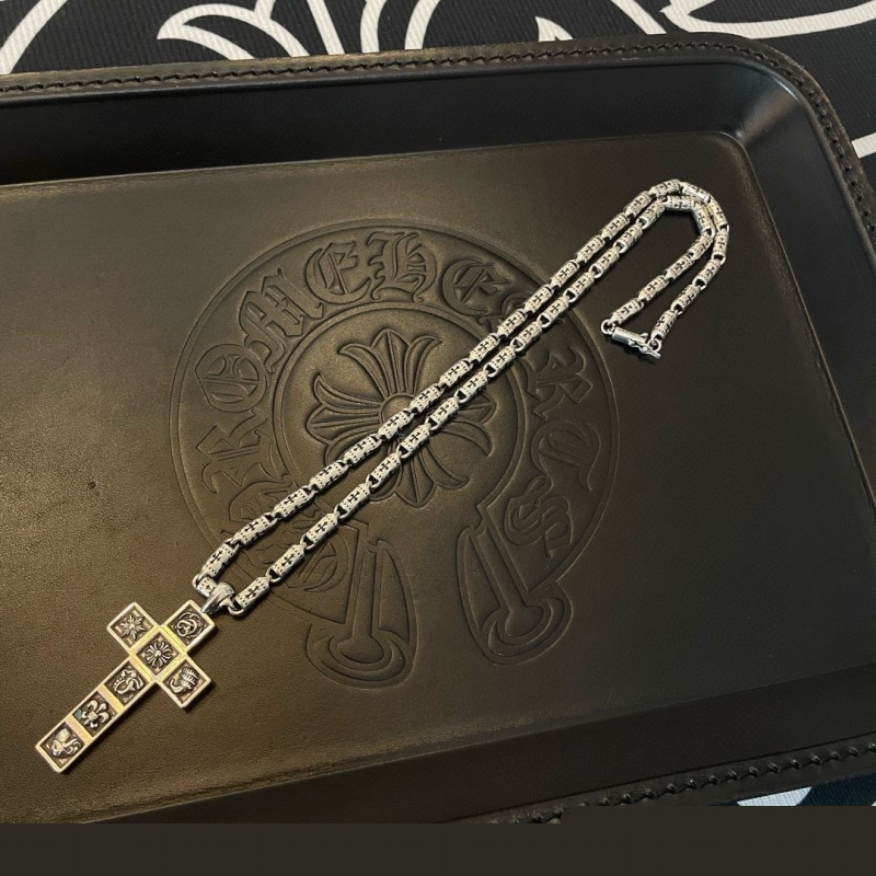 Ch**me He**ts necklaces